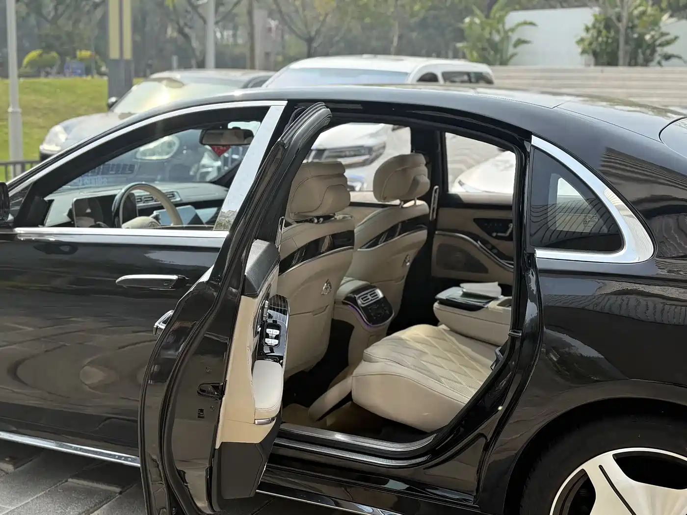 Mercedes-Benz S-Class 2012 S 300 L Luxury Grand Edition фото 6