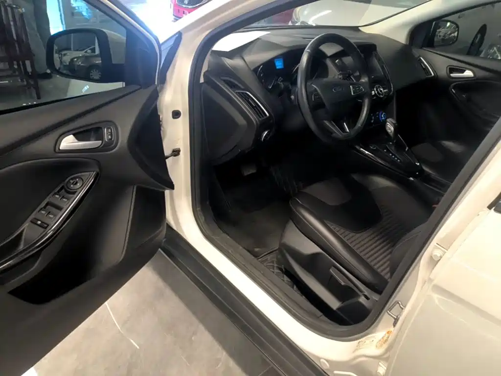 Ford Focus 2019 2018 Hatchback Classic 1.6L Automatic Trend Smart Edition