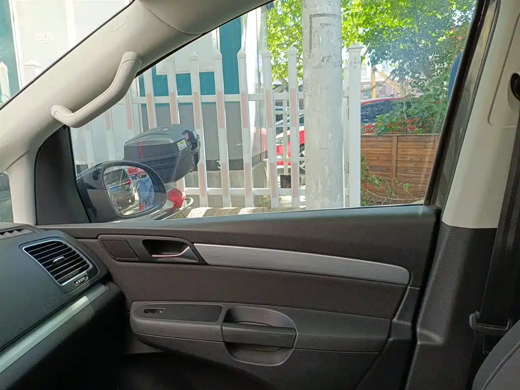 Volkswagen Sharan 2016 380TSI Comfort 7-seater фото 20