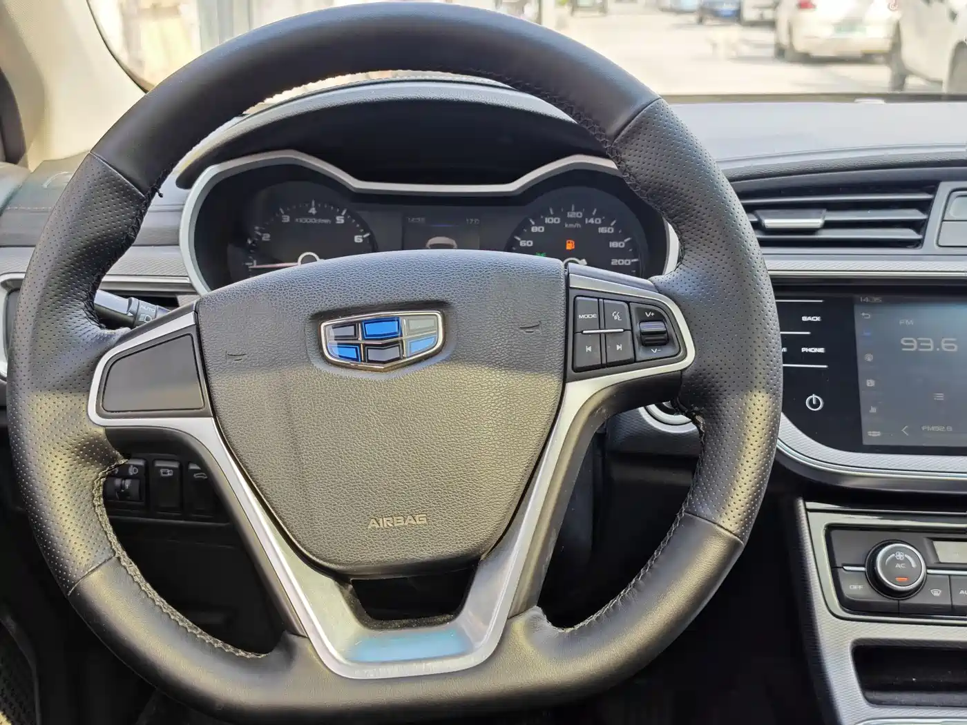 Фото 14 - Geely Emgrand GL