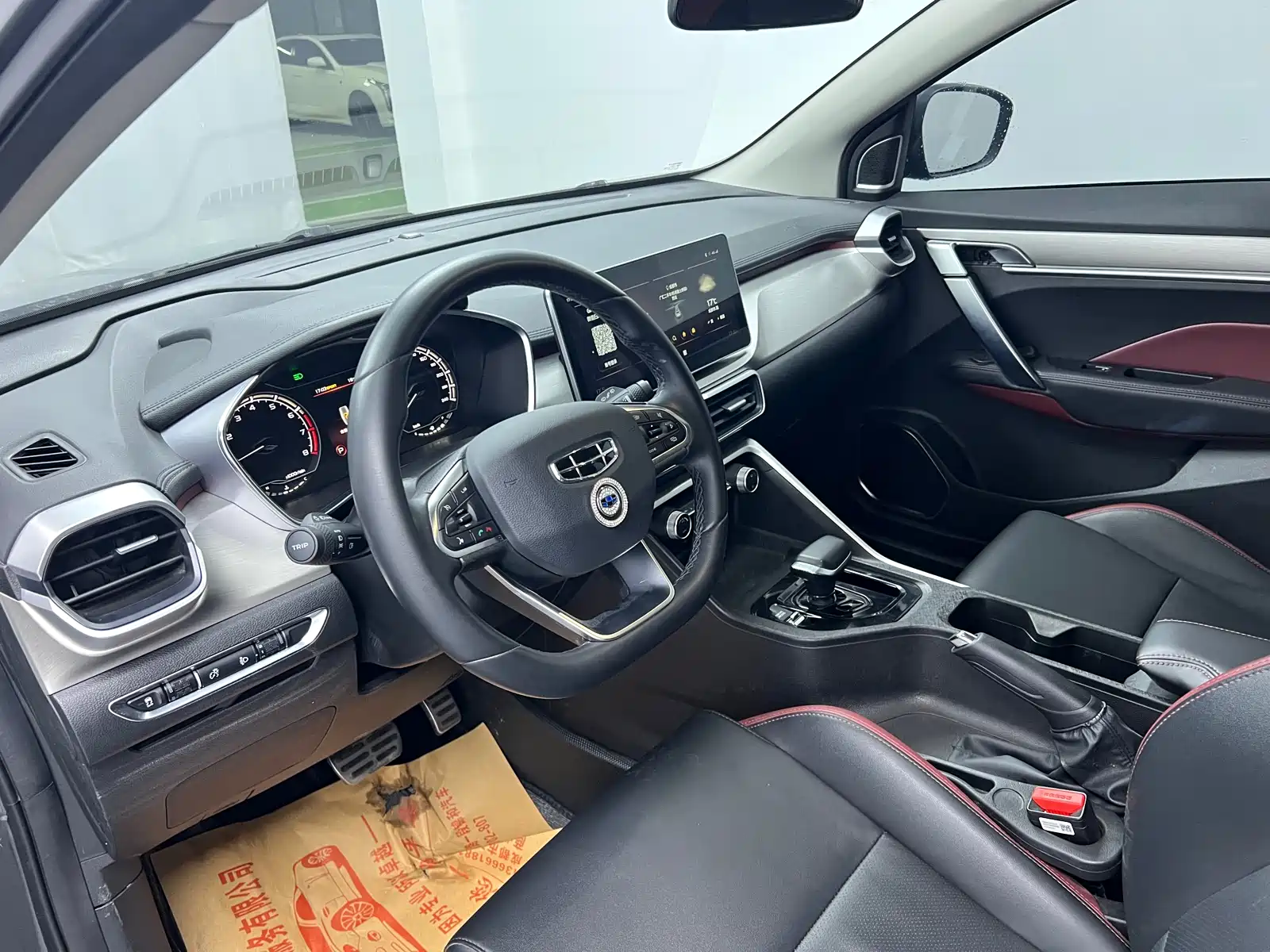 Фото 5 - Geely Coolray