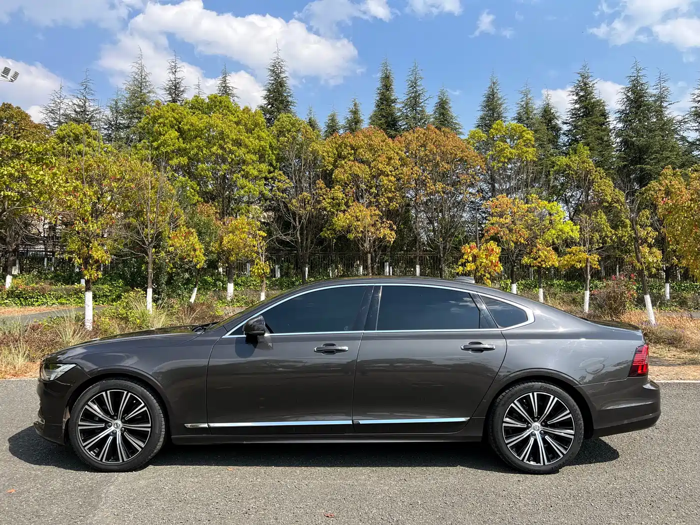 VOLVO S90