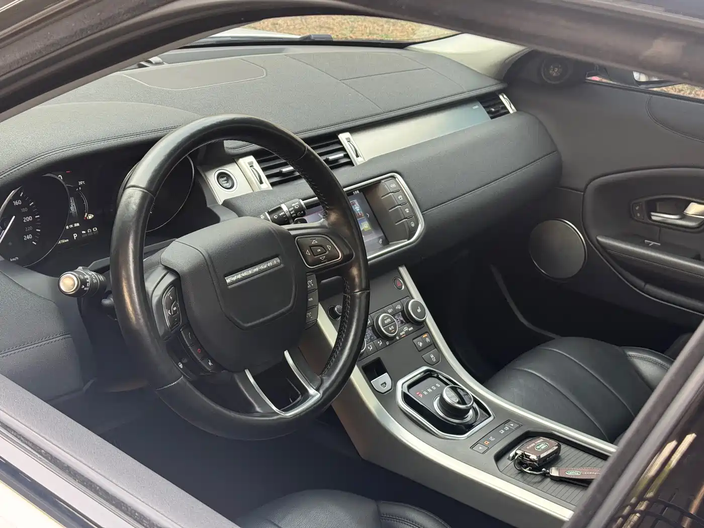 Land Rover Range Rover Evoque 2017 2.0T SE Smart Shine Edition фото 8