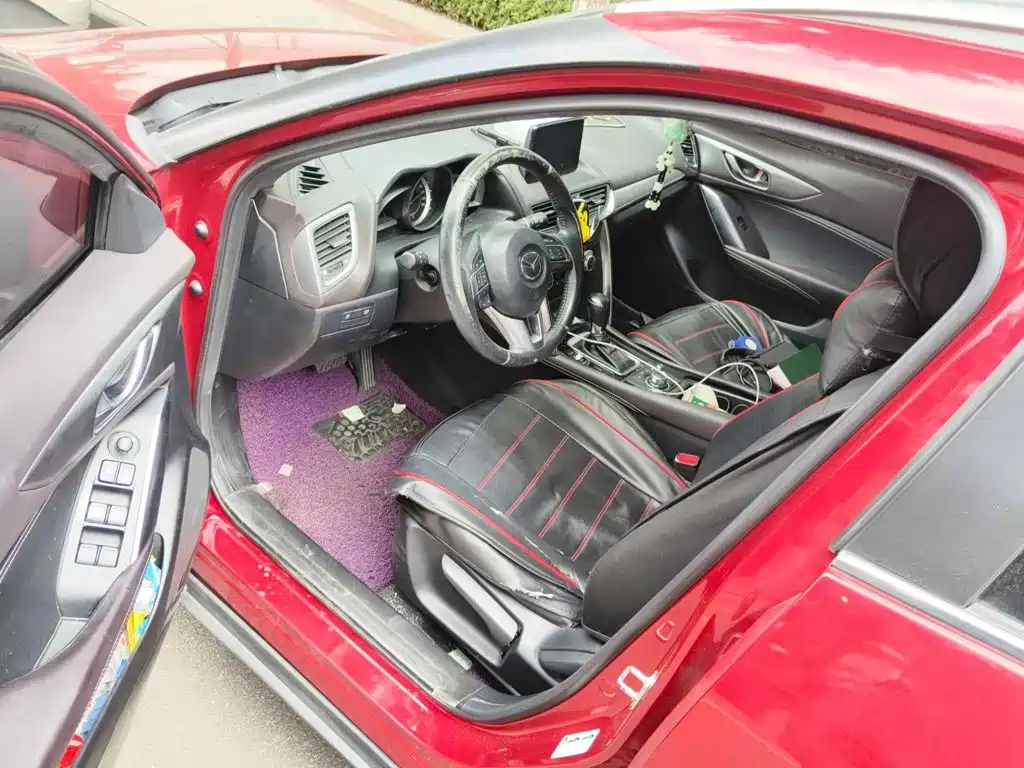 Photo 8 - Mazda CX-4