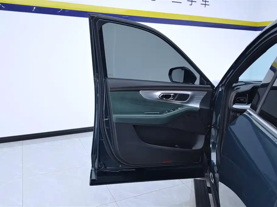 GAC Trumpchi Trumpchi GS8 2022 Dual Engine Series 2.0TM 2WD Premium Edition (7-Seater) фото 7