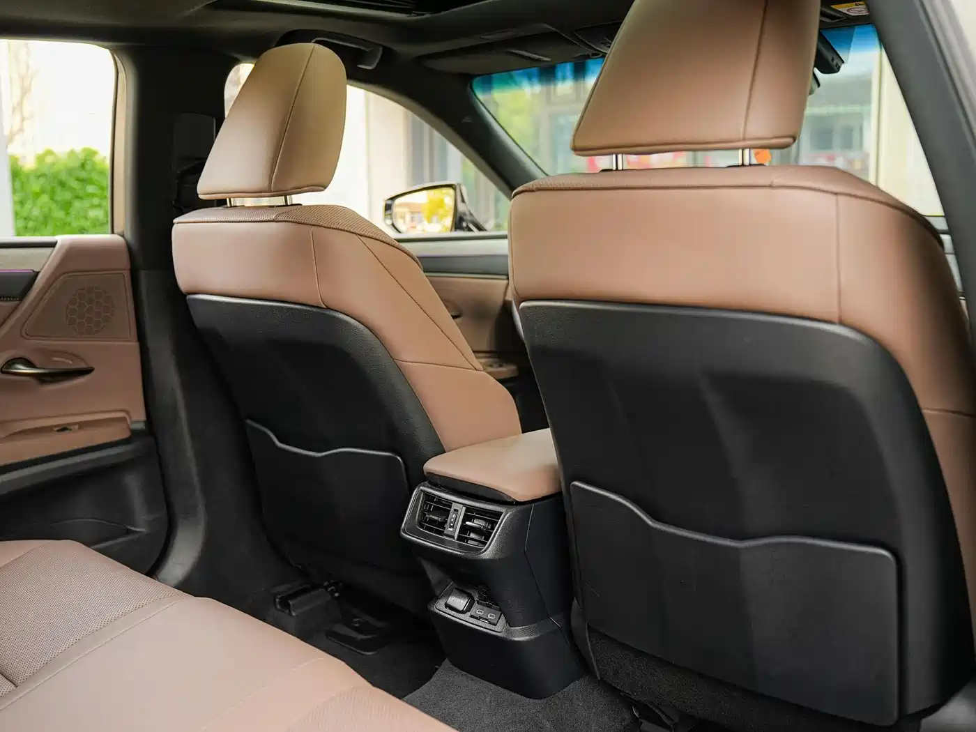 Lexus ES 2025 300h Ultimate Edition фото 15