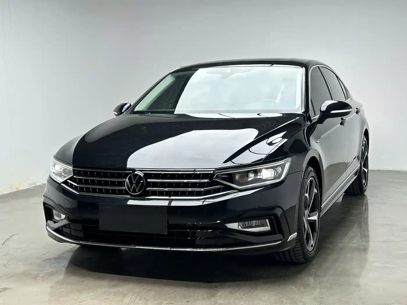VOLKSWAGEN MAGOTAN 2023
