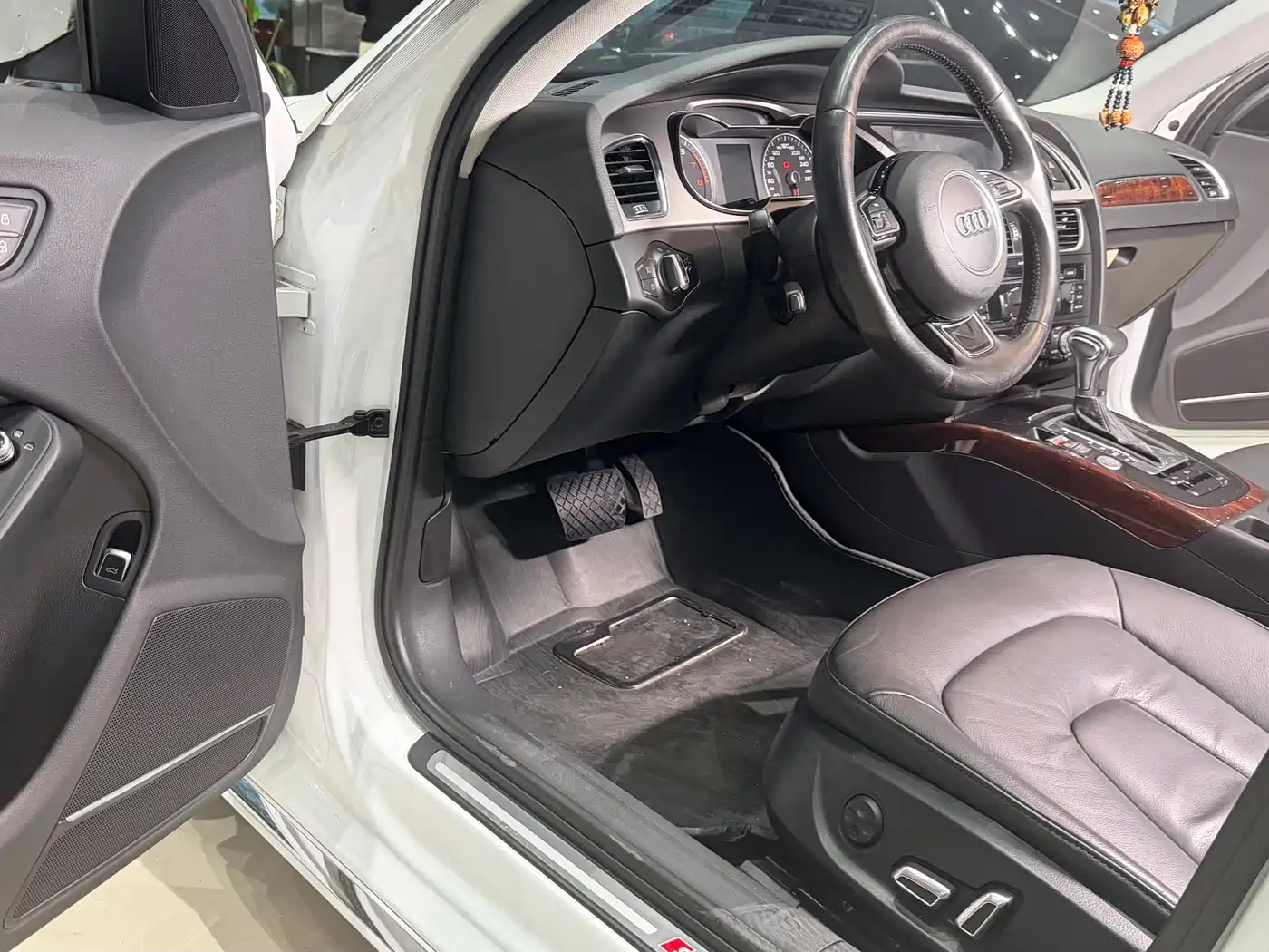 Audi A4L 2016 35 TFSI Collector's Edition S line Comfort фото 11