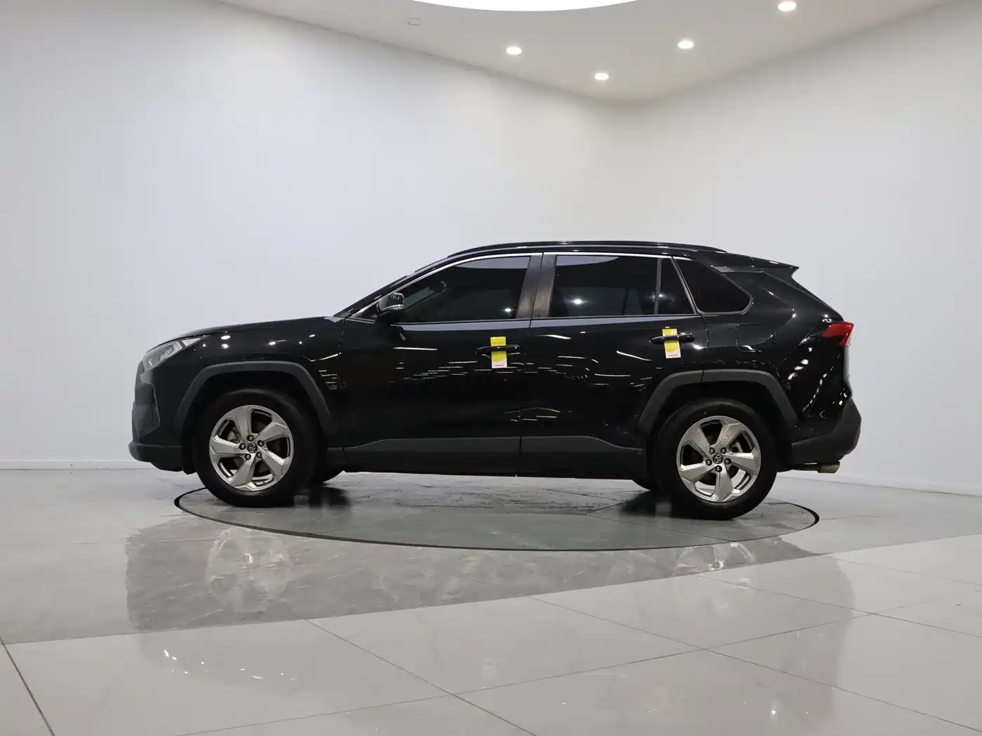 Toyota RAV4 Rongfang 2020 2.0L CVT 2WD Fashion PLUS фото 2
