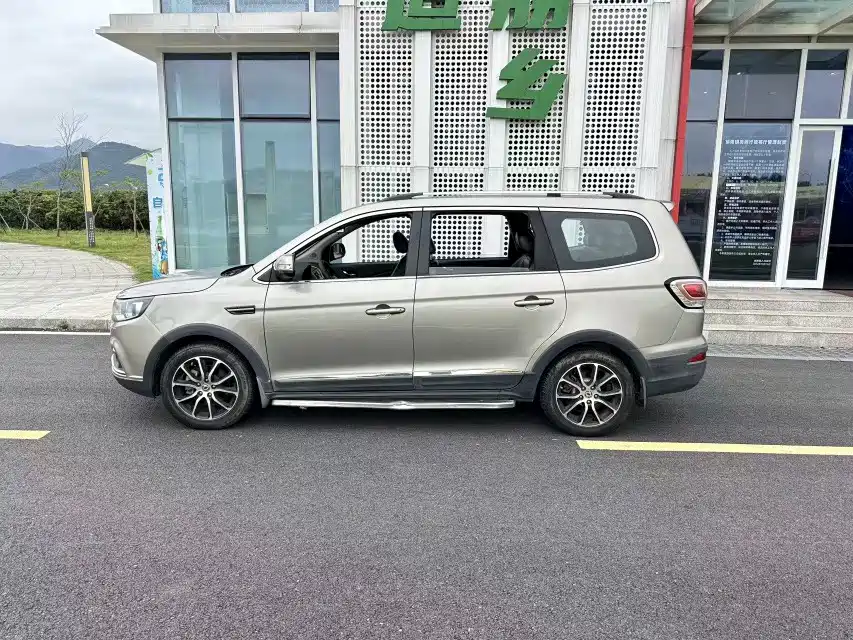 Dongfeng Fengxing Fengxing SX6 2017 2016 1.6L CVT Luxury