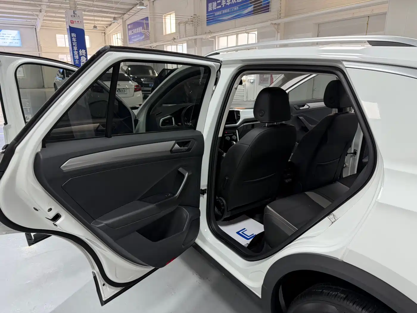 VOLKSWAGEN T ROC EXPLORING SONGS