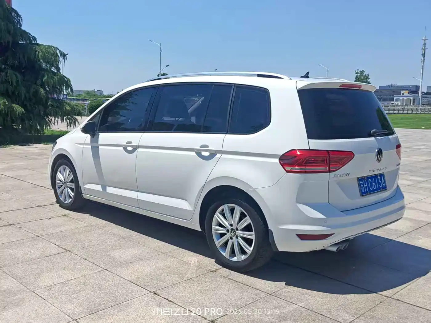 VOLKSWAGEN TOURAN