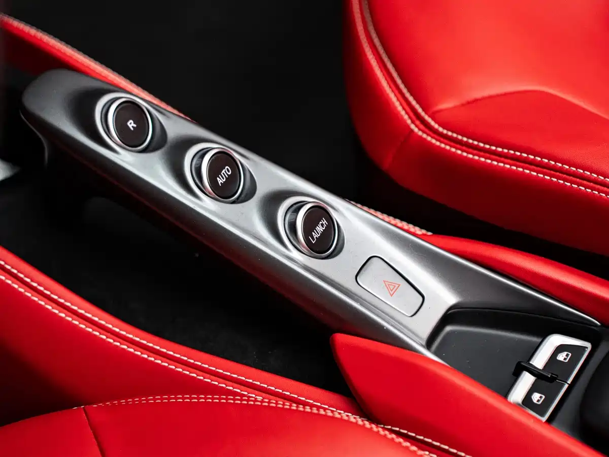 Photo 12 - Ferrari F8
