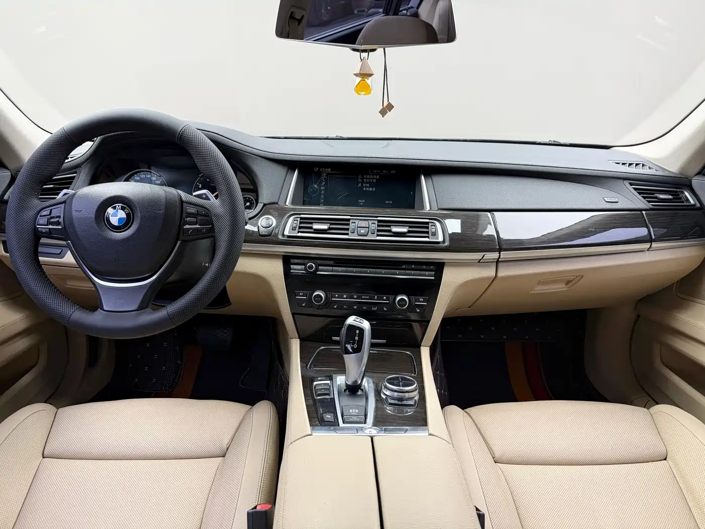 BMW 7 Series 2013 Model 740Li Leading фото 6