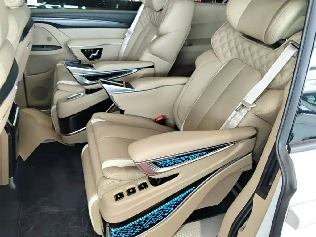 Photo 17 - Buick GL8