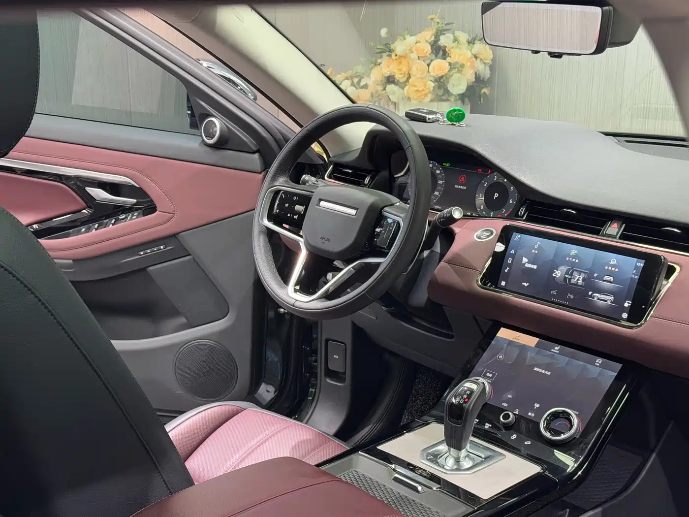 Land Rover Range Rover Evoque 2023 Range Rover Evoque L 249PS Luxury Edition фото 12