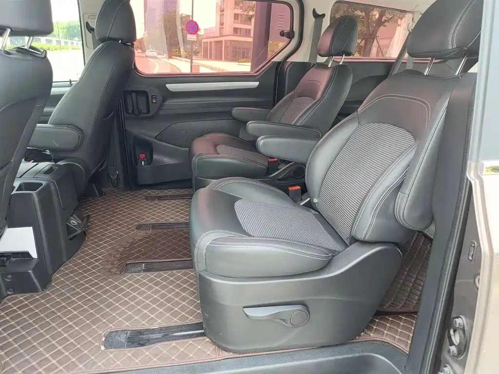 SAIC Maxus Maxus G10 2016 2.0T Automatic Elite фото 15