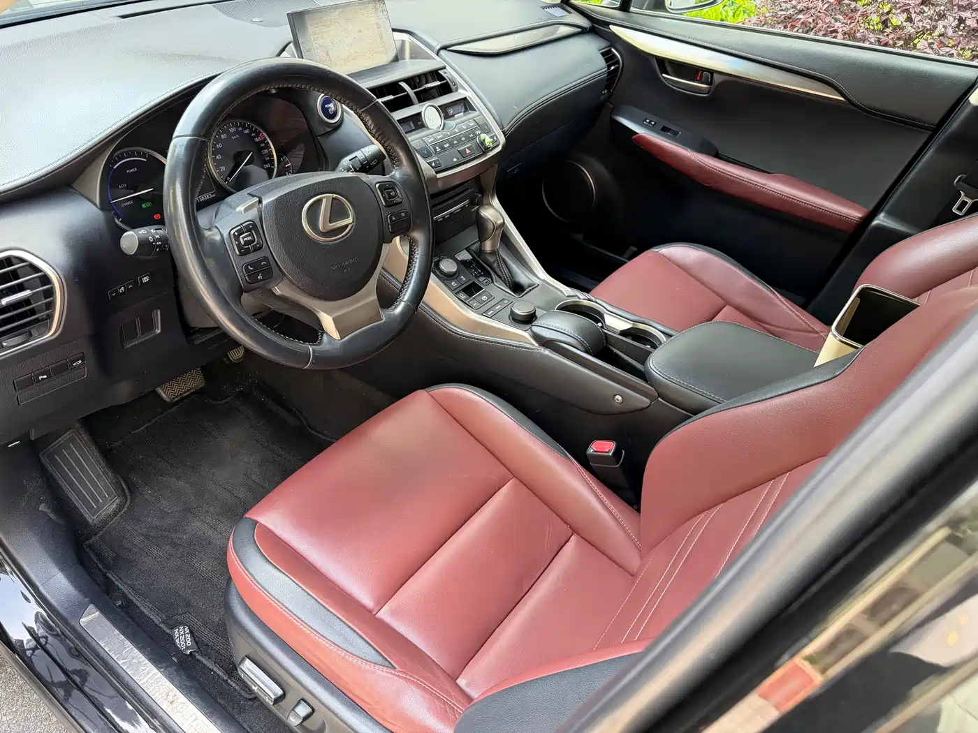 Lexus NX 2015 300h FWD Luxury фото 7