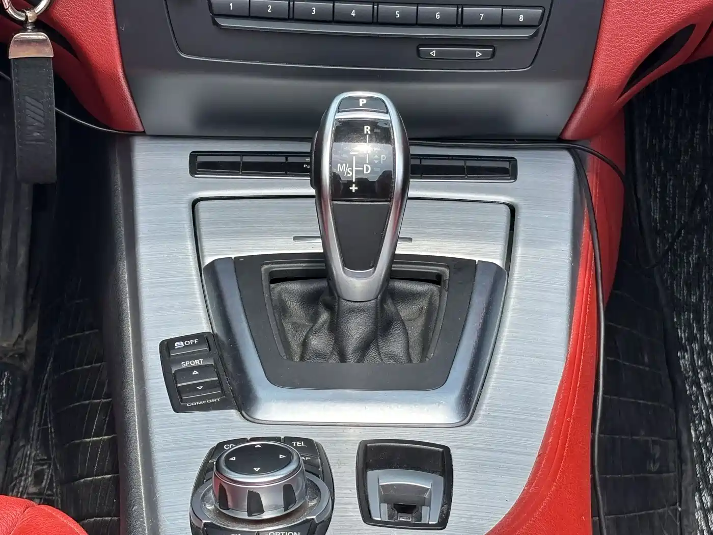 BMW Z4 2012 sDrive20i Leading фото 10