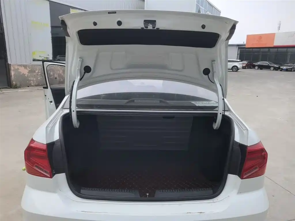 Volkswagen Jetta 2019 Dream Edition 1.4L Manual Fashion фото 15