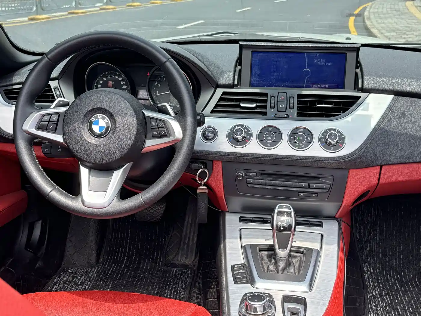 BMW Z4 2012 sDrive20i Leading фото 11