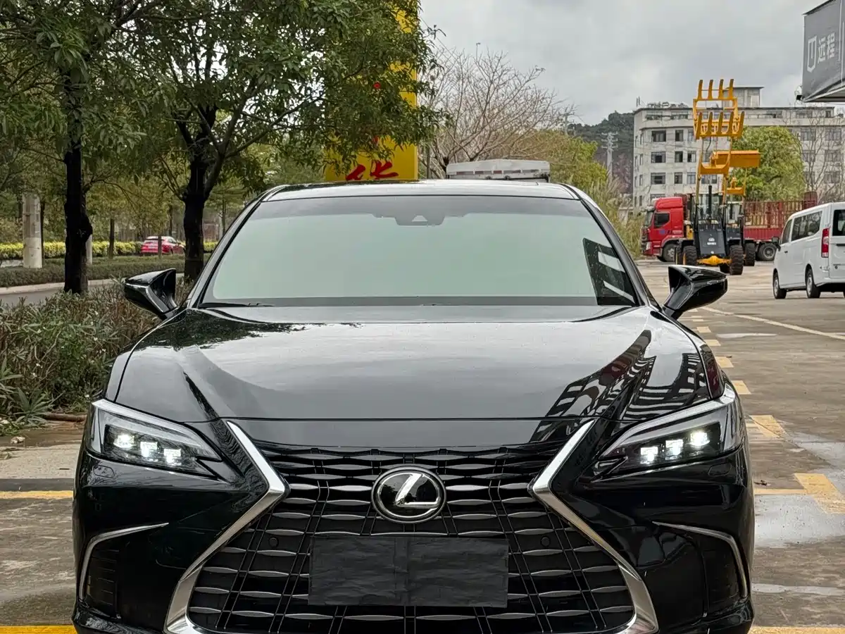 Lexus ES 2025 200 Ultimate Edition фото 3
