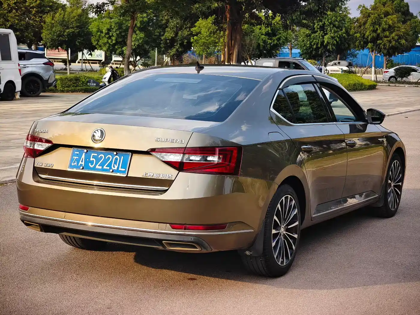 Škoda Superb 2018 TSI330 DSG Luxury Edition China V фото 7