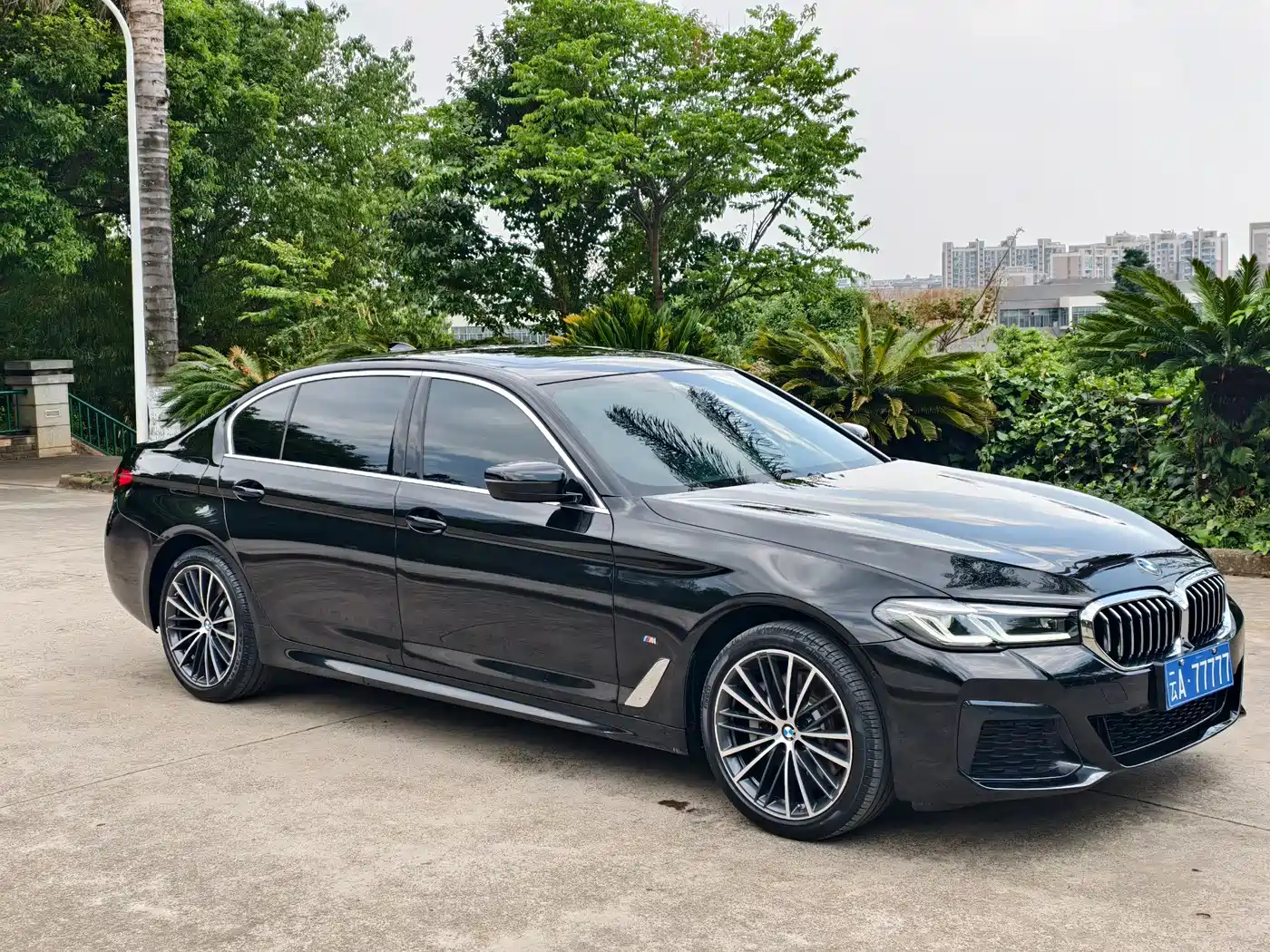 BMW 5 Series 2023 Facelift 530Li Leading M Sport Package фото 3