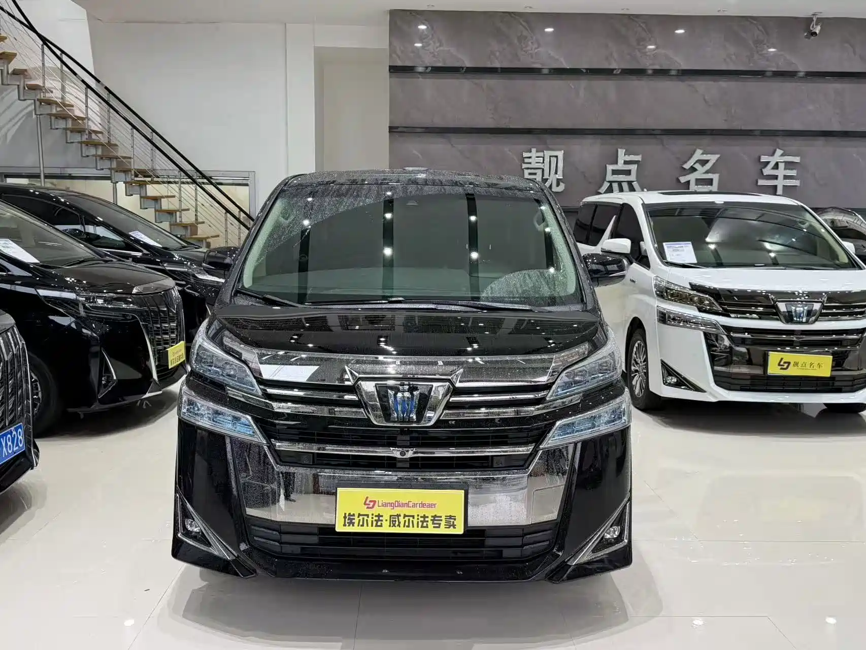 Фото 8 - Toyota Vellfire