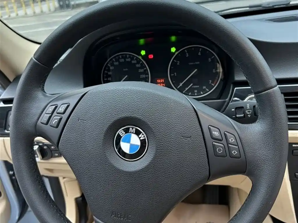 BMW 3 Series (Import) 2012 318i Leading фото 13