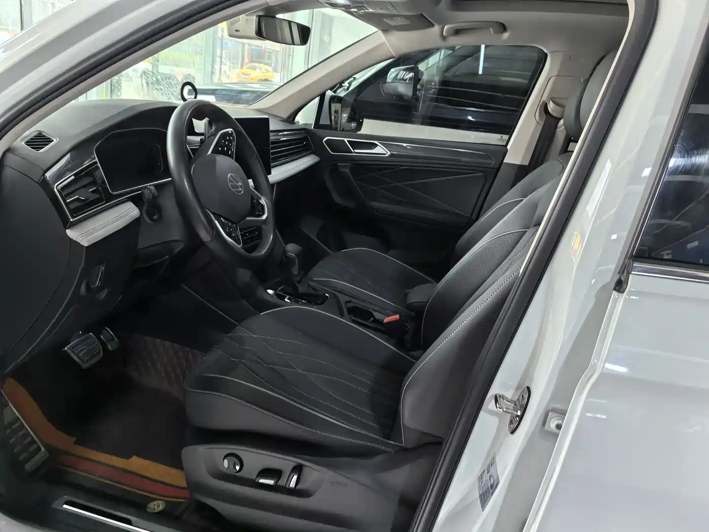 Volkswagen Tiguan L 2023 330TSI Auto 2WD R-Line Premium Edition фото 7