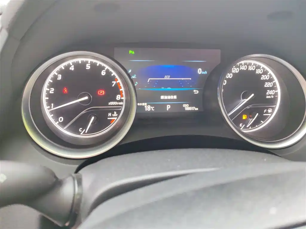 Toyota Camry 2018 2.5G Luxury Edition фото 5