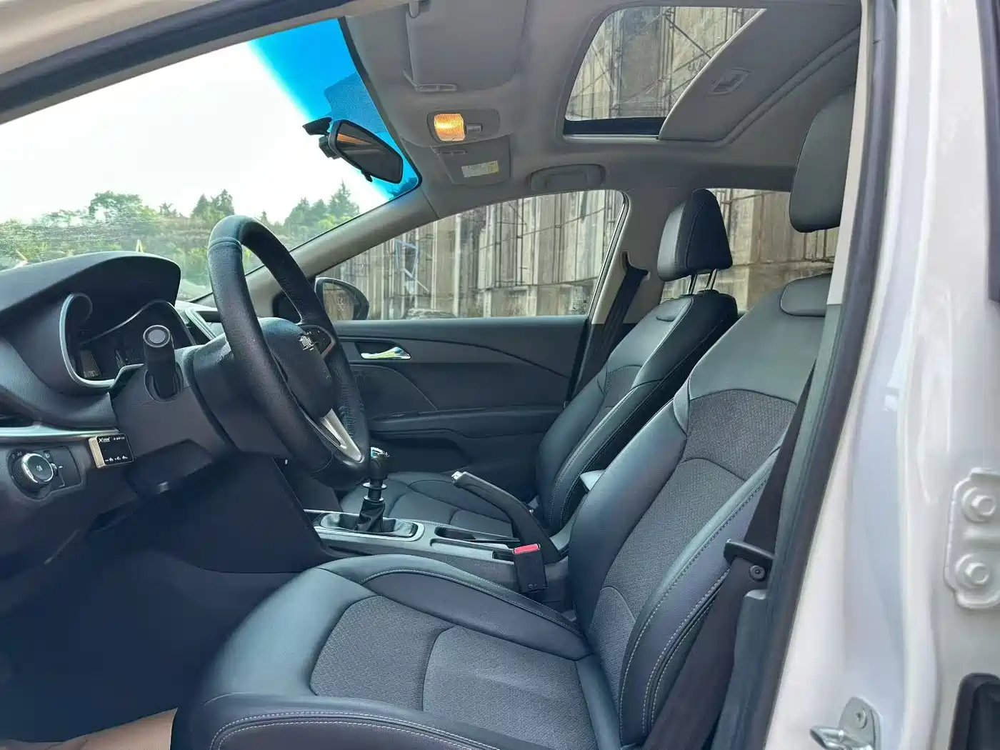 Chevrolet Cavalier 2016 1.5L Manual Delight Edition фото 6