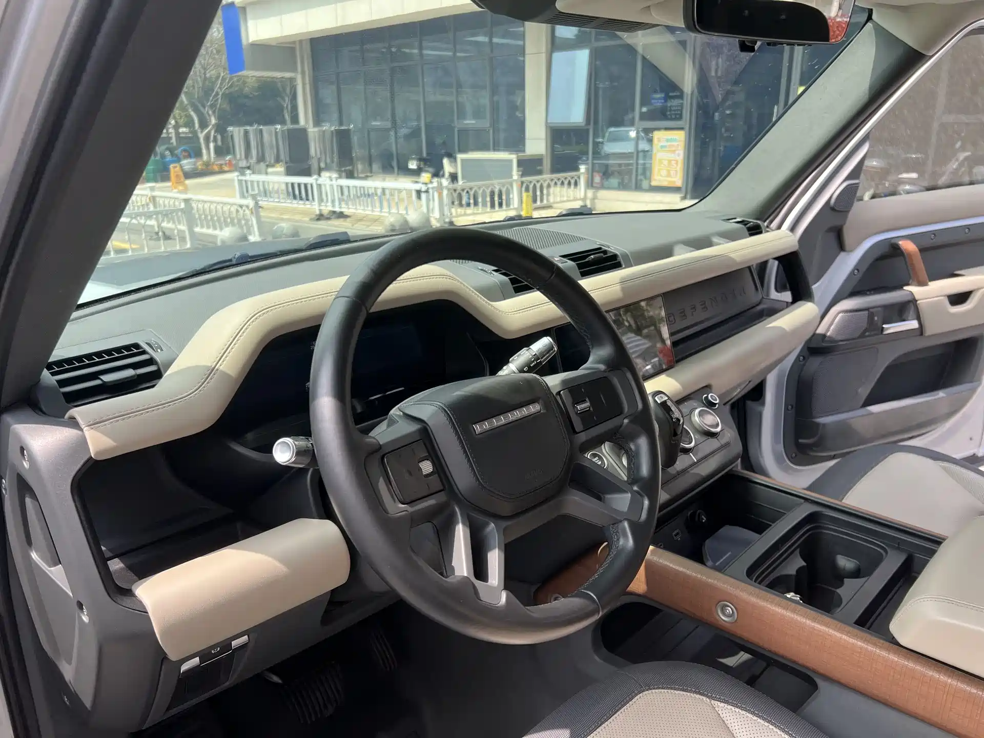 Photo 7 - Land Rover Defender