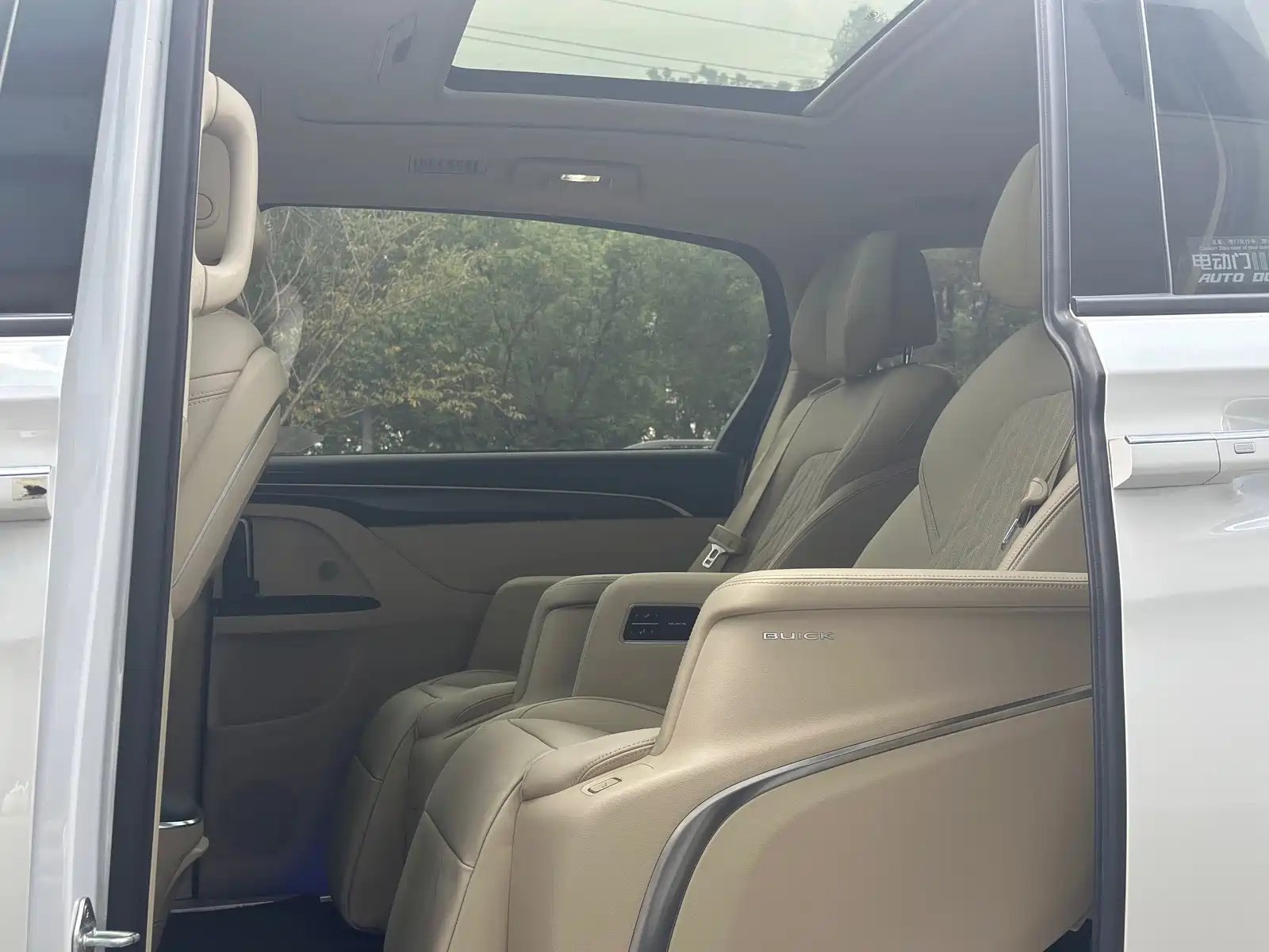 Photo 7 - Buick GL8