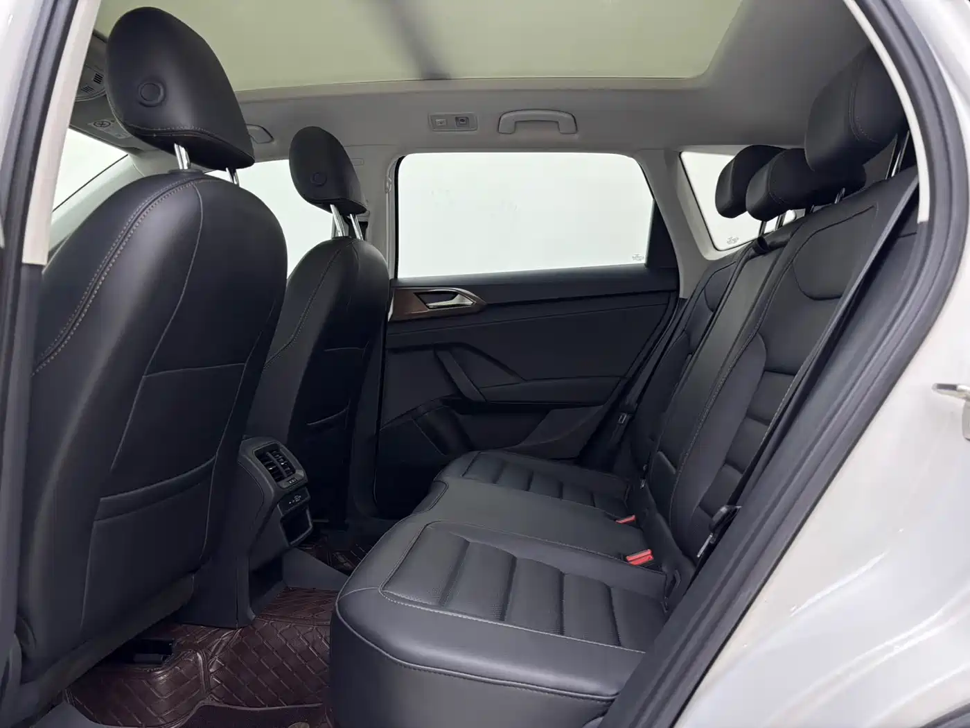 Volkswagen Tharu 2022 280TSI FWD Luxury Edition фото 5
