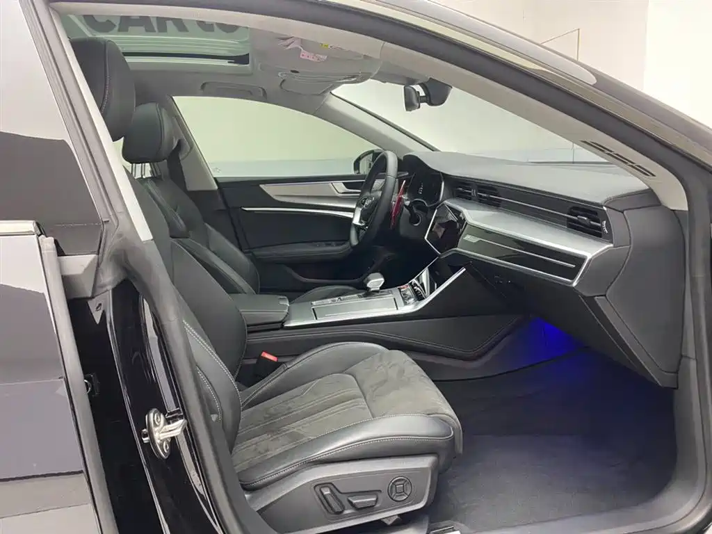 Audi A7L 2024 45 TFSI Luxury фото 18