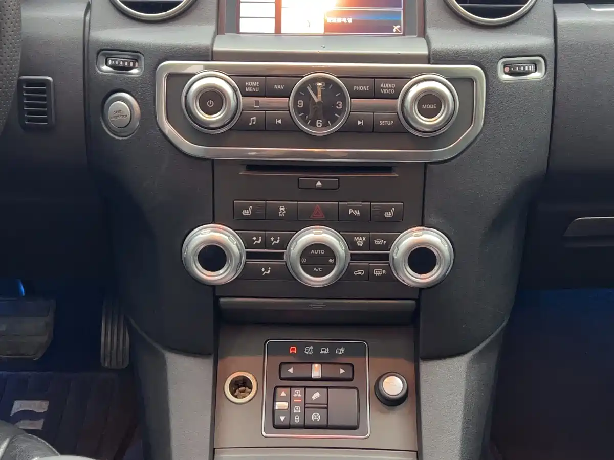 Land Rover Discovery 2014 3.0 SC V6 SE фото 12