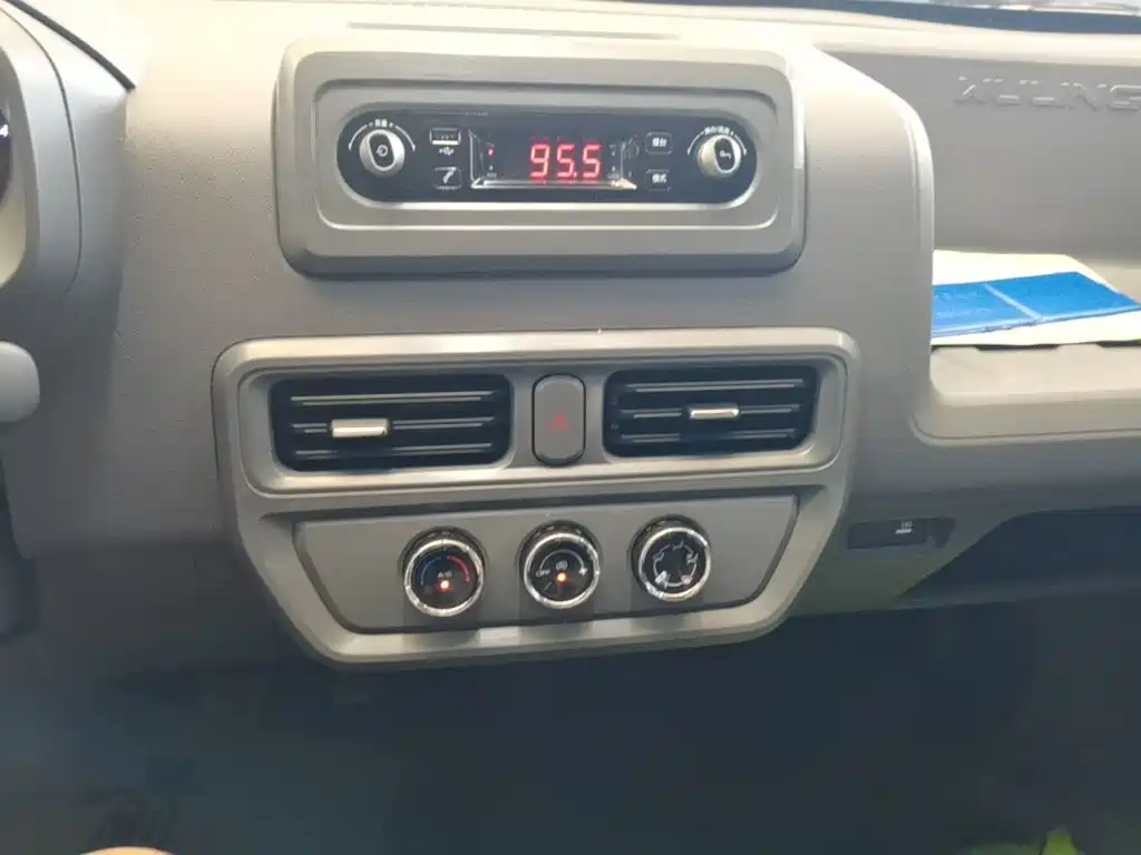 Wuling Motors Wuling Yangguang 2025 2024 300KM Comfort Bus Version 75kW