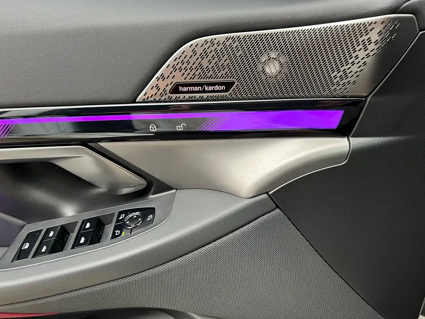 BMW 5 Series 2024 530Li Leading M Sport Package фото 10