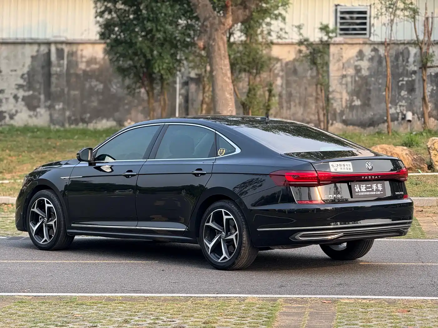 Volkswagen Passat 2024 380TSI Starlight Luxury Edition фото 7