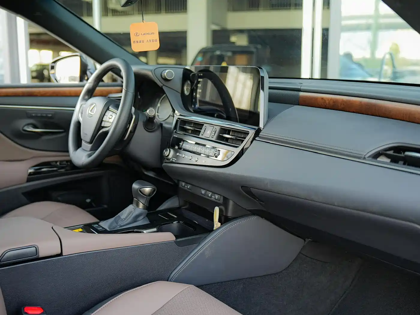 Lexus ES 2024 200 Premium Edition фото 10