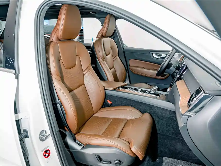 Volvo XC60 Plug-in Hybrid 2025 2025 Plug-in Hybrid Long Range AWD Zhiya Luxury Edition