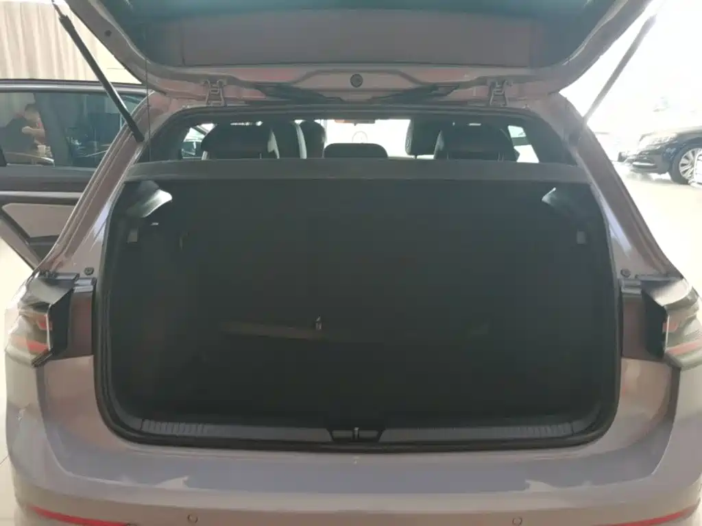 Volkswagen Golf 2025 2025 Facelift 300TSI R-Line
