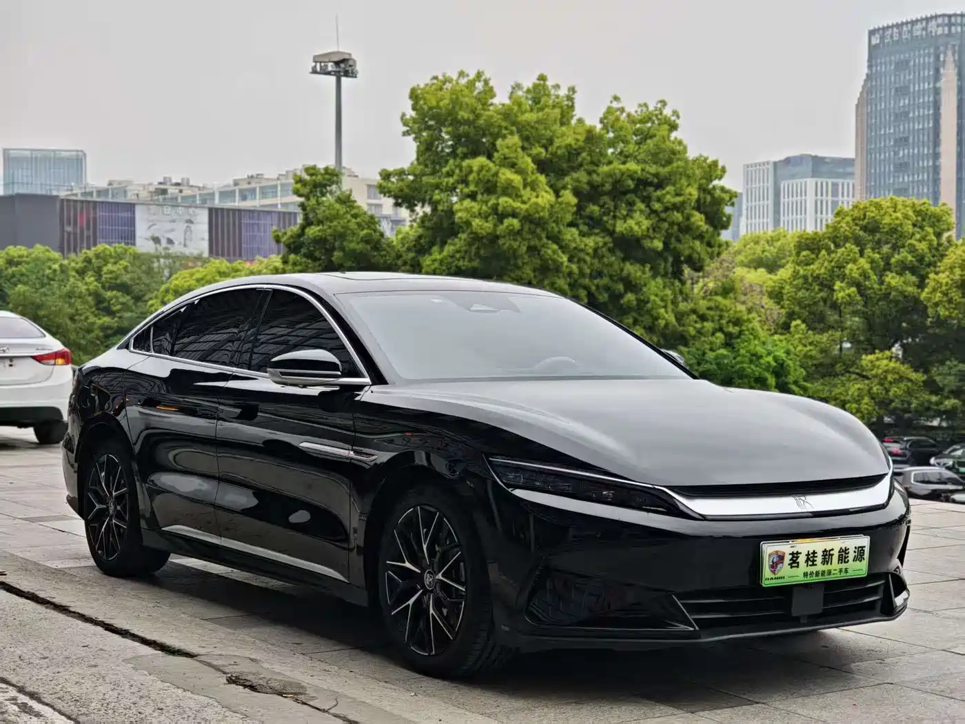 BYD Han 2025 DM-i 125KM Premium фото 10
