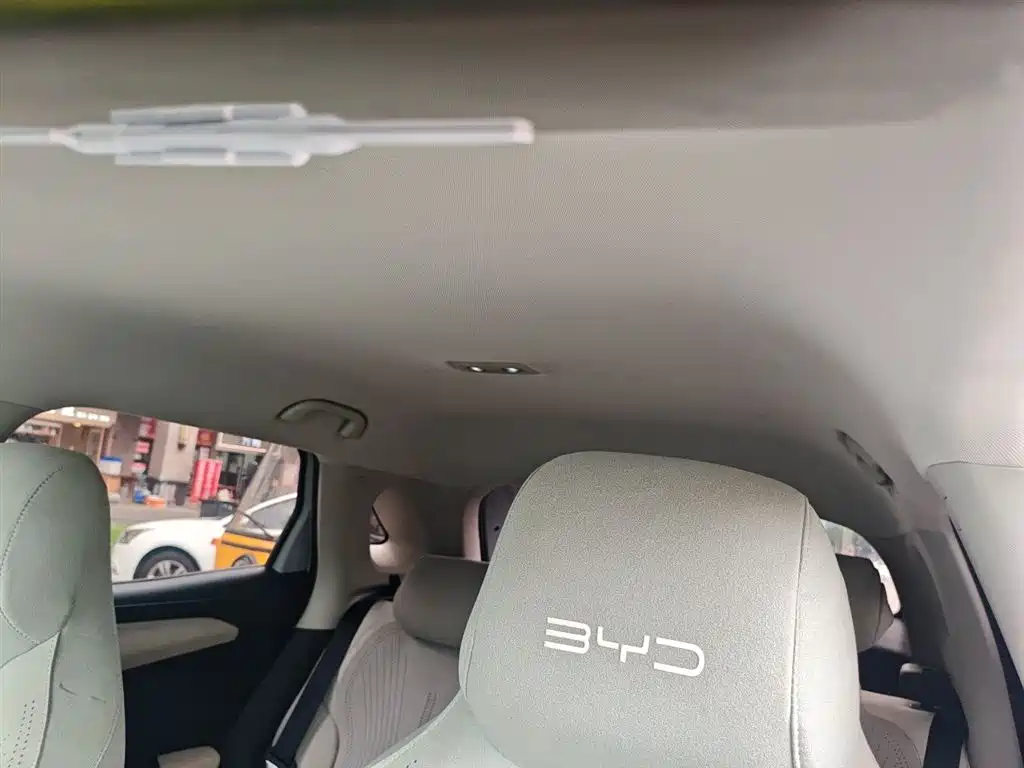 BYD Yuan UP 2024 401KM Leading Edition фото 9