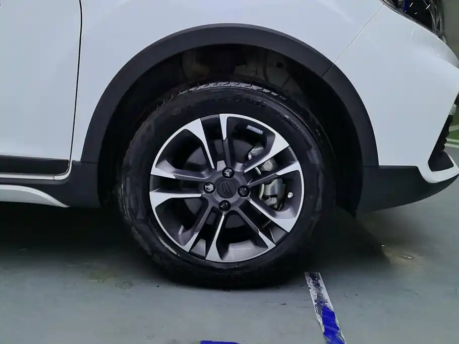 Фото 6 - Geely Vision X3