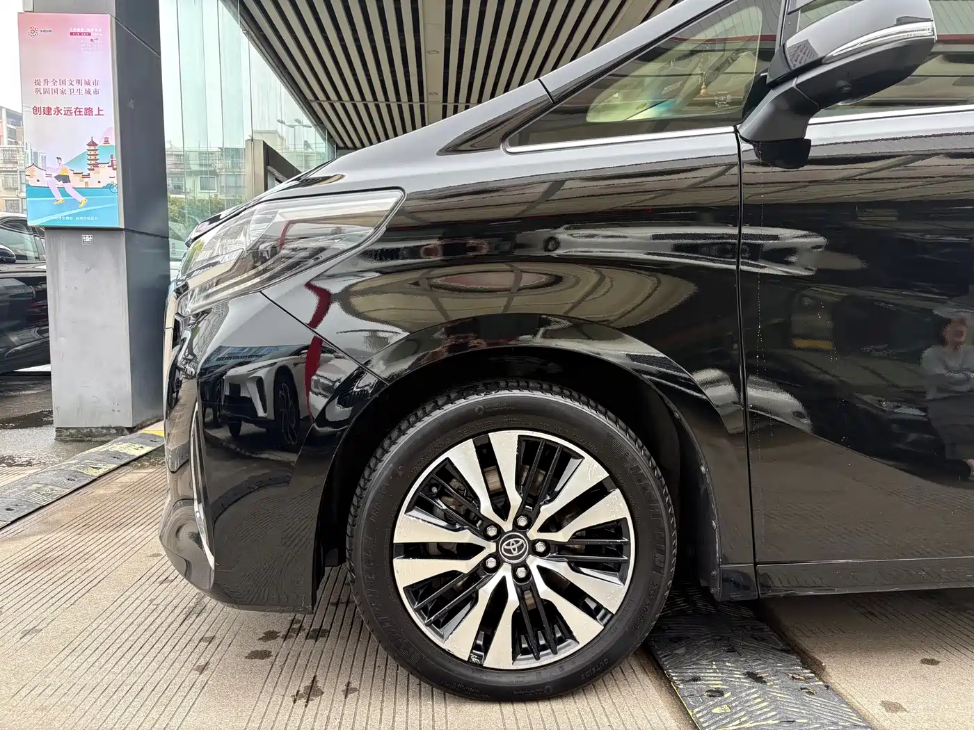 Toyota Alphard 2018 Facelift 3.5L Luxury Edition фото 2