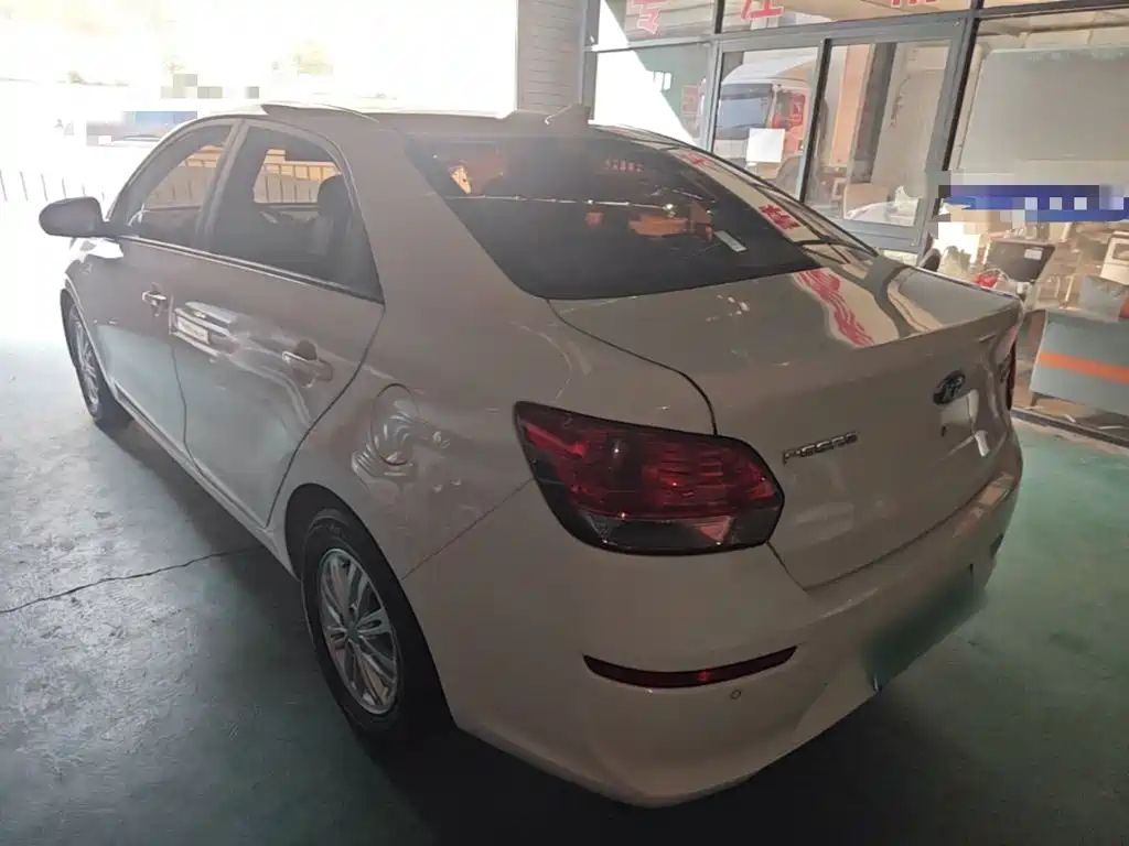 Photo 5 - Kia Pegas