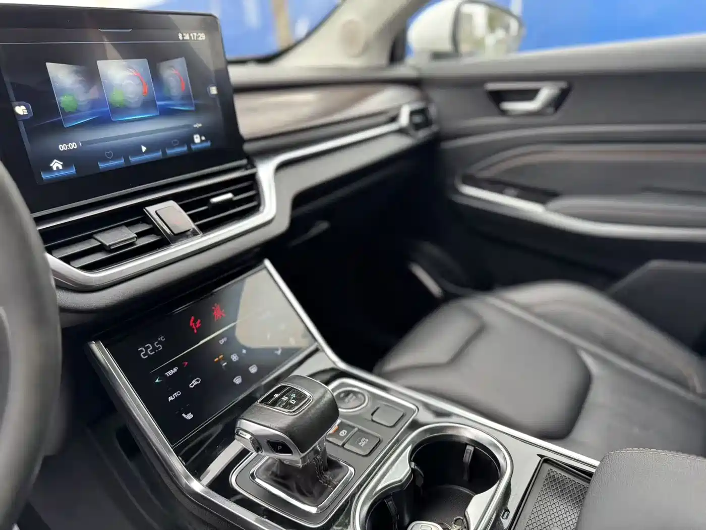 Hongqi E-HS3 2019 Smart Connection Flag Joy FWD Version фото 9